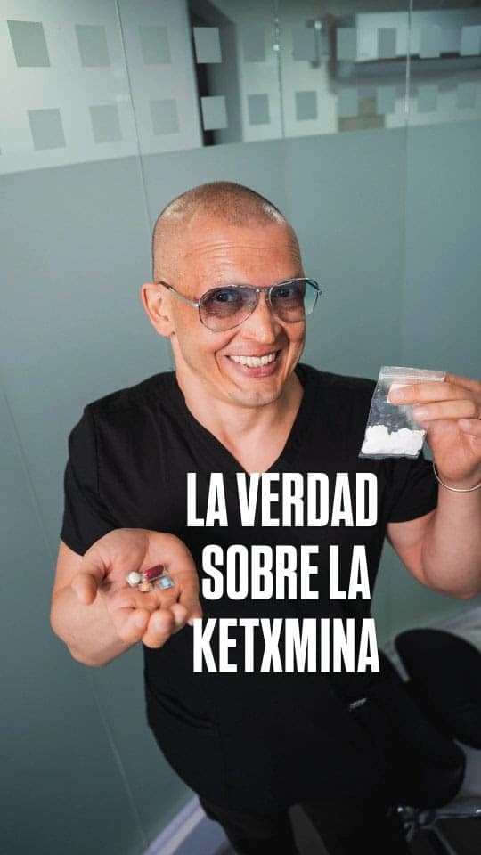 Dr. Matías San Martín presentando un video informativo sobre la ketamina