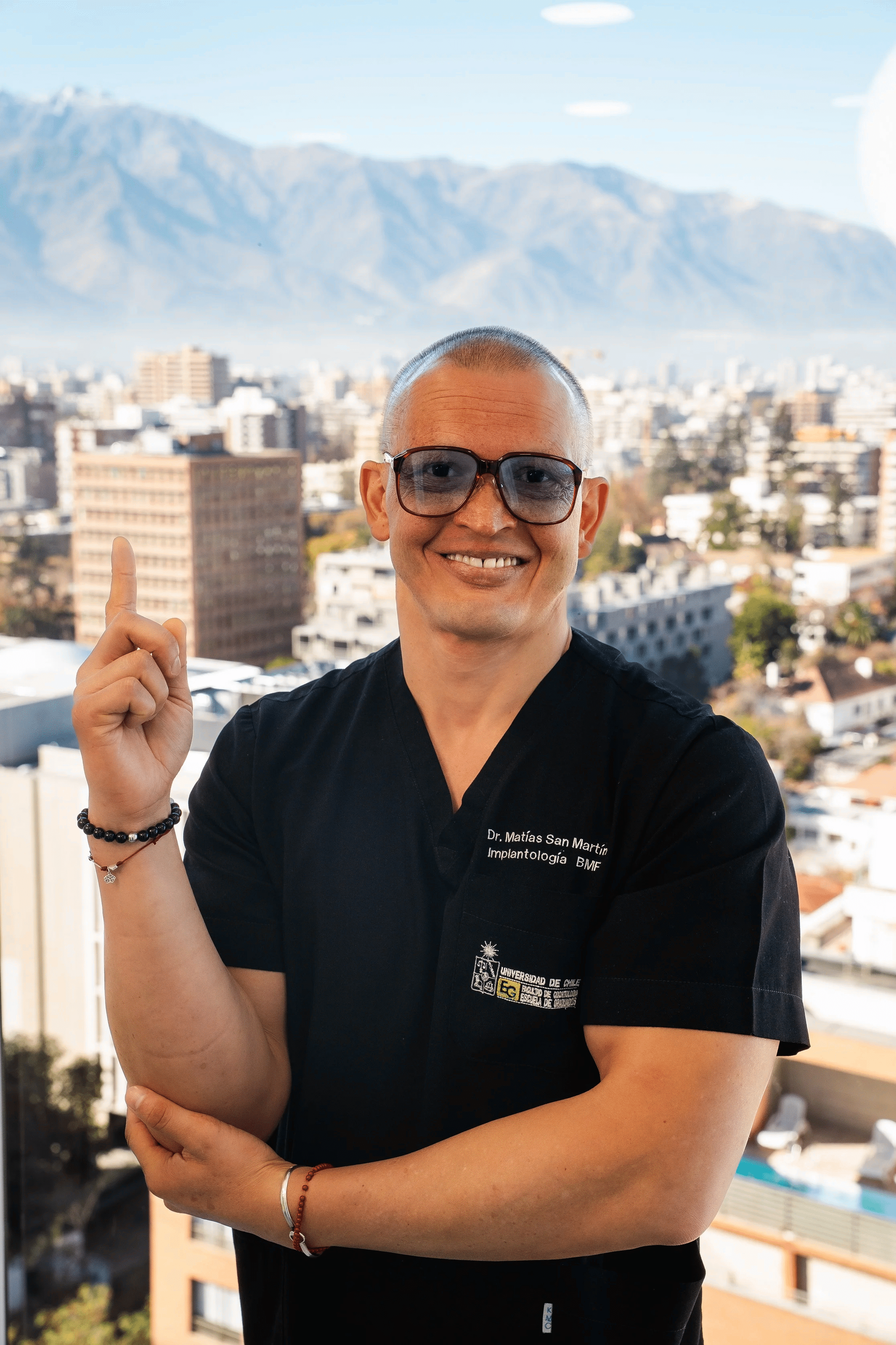 Dr. Matías San Martín en Clínica Sonríe, Providencia