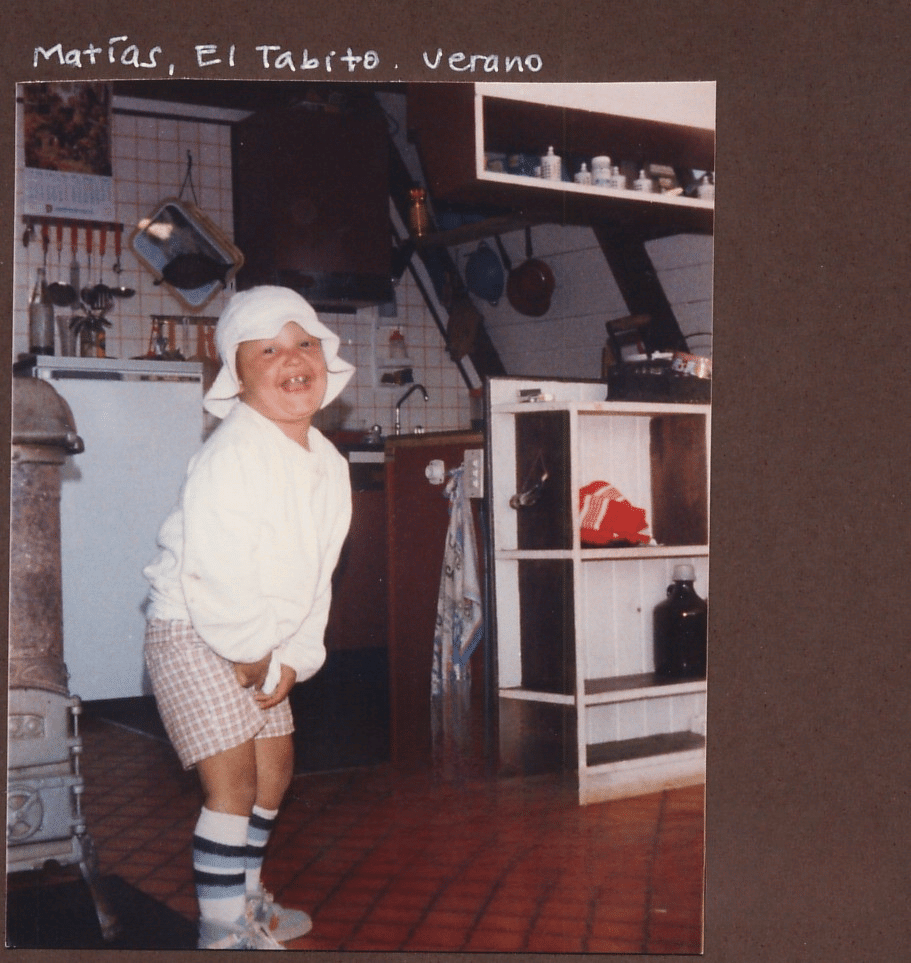 Matías en El Tabito durante un verano de infancia