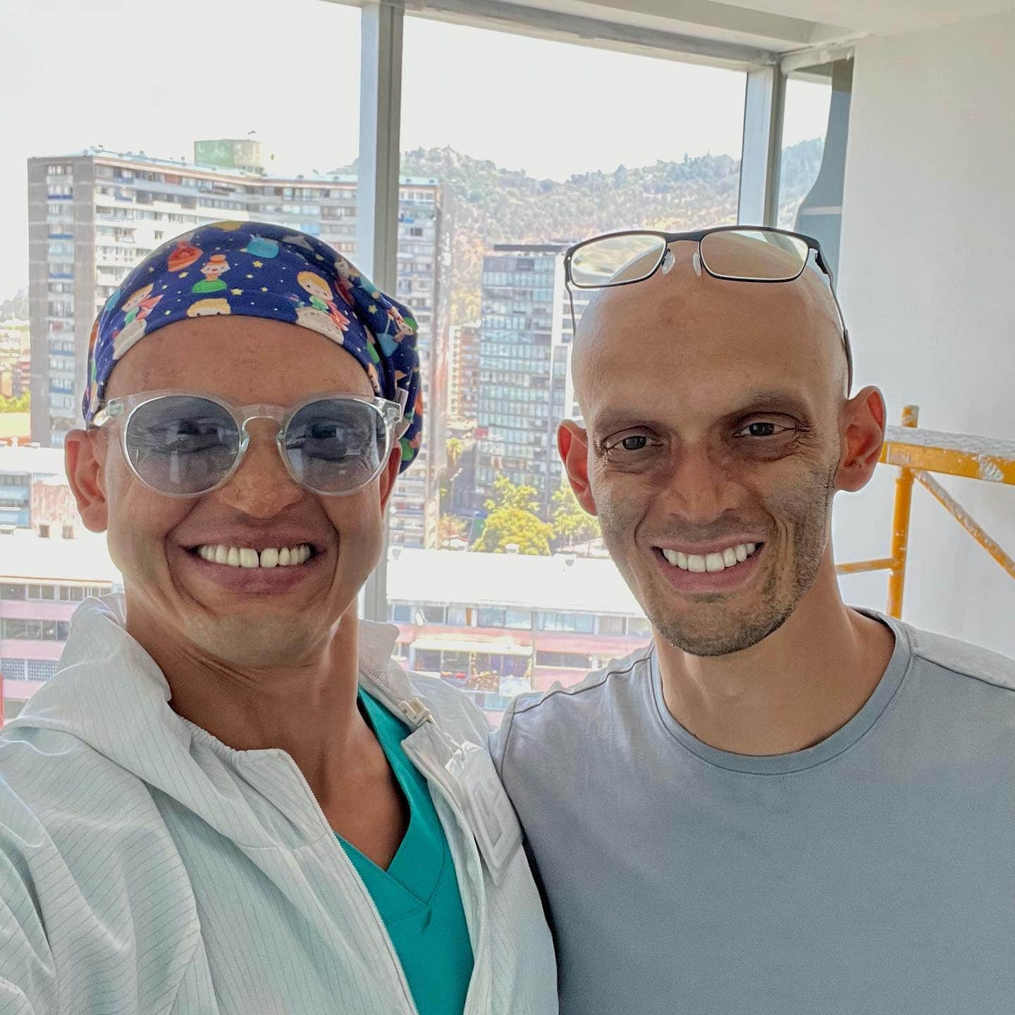 Dr. Matías San Martín junto a Francisco Lizama