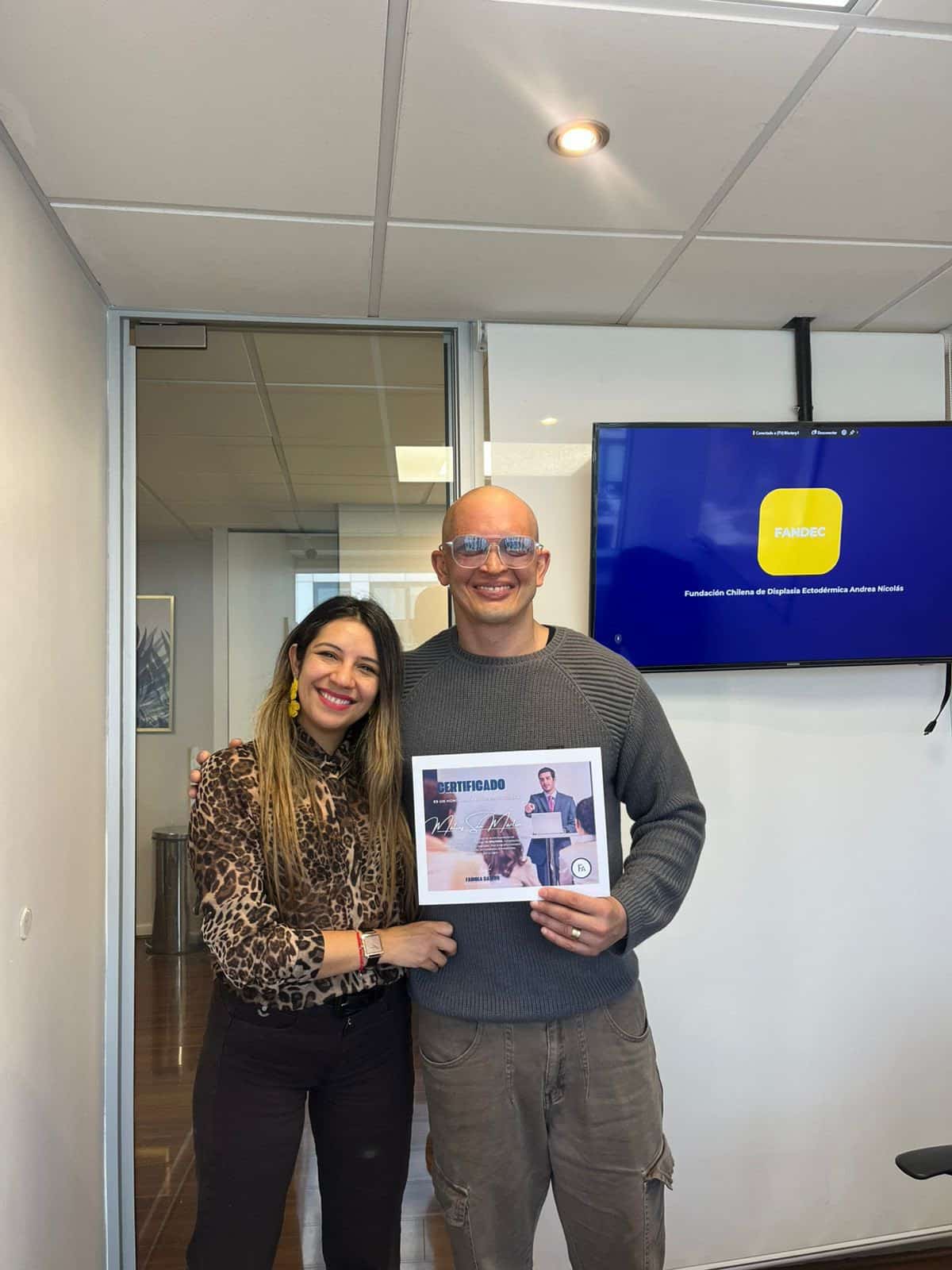 Dr. Matías San Martín junto a Fabiola al finalizar su preparación de oratoria